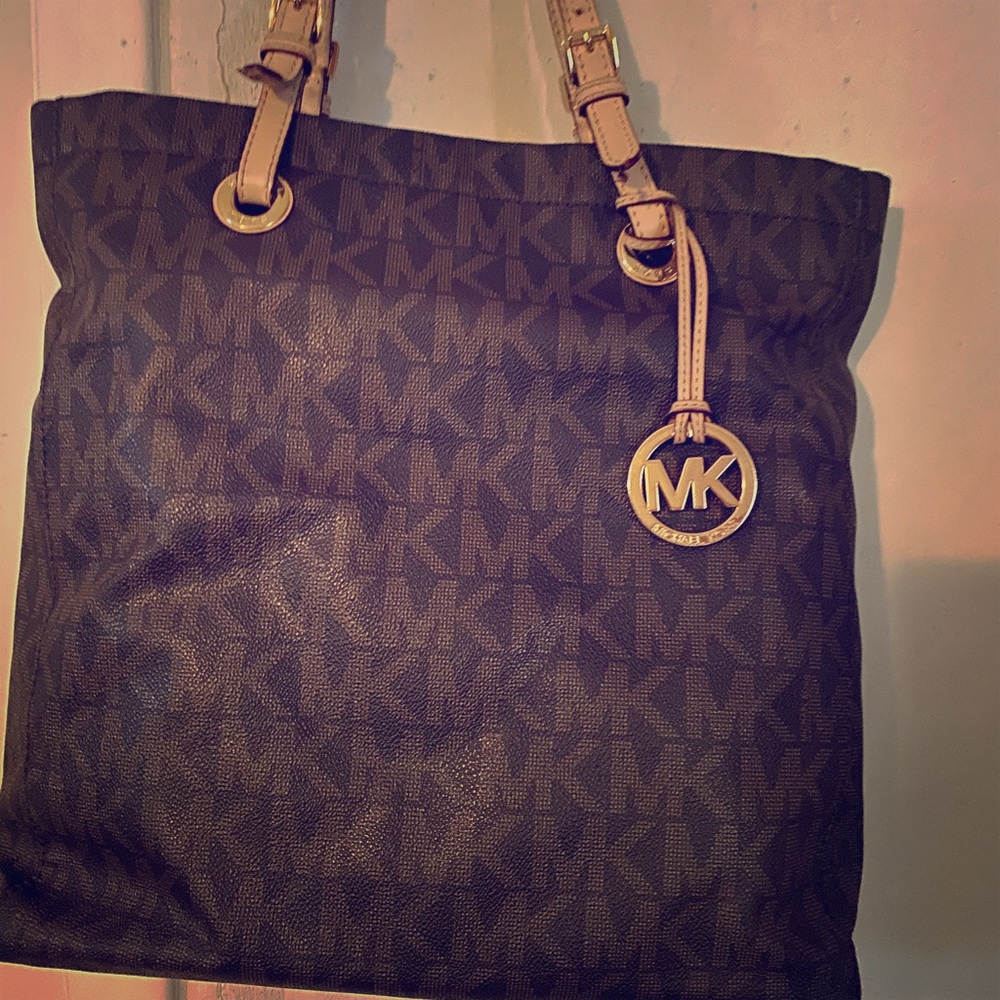 Authentic Michael Kors Tote!!!!